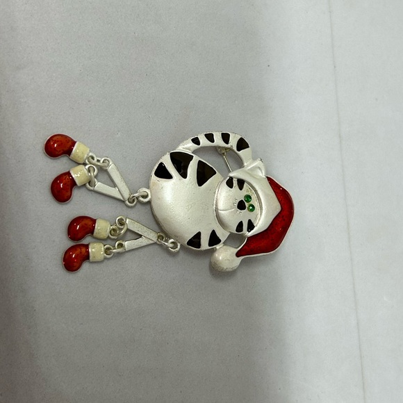 Christmas Cat with Dangle Legs & Red Cap Brooch - Picture 4 of 9